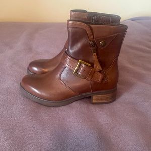 Earth leather ankle boots, never worn